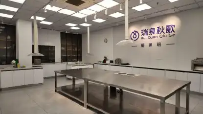装修后的厨师班